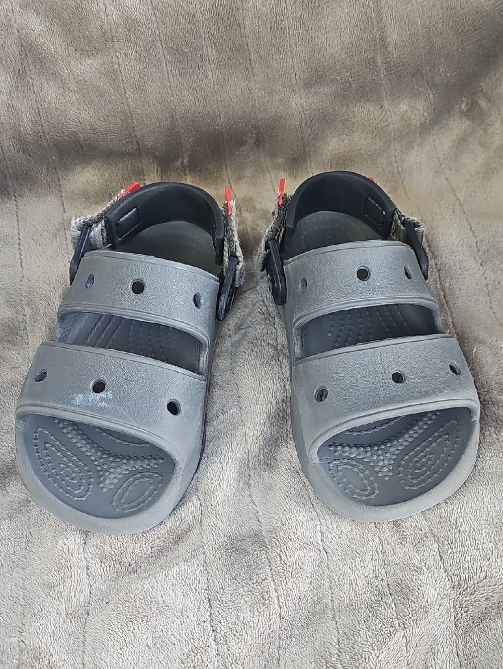 CROCS Kids Gray Double Strap Hook-and-Loop Velcro Back Strap Sandals P7